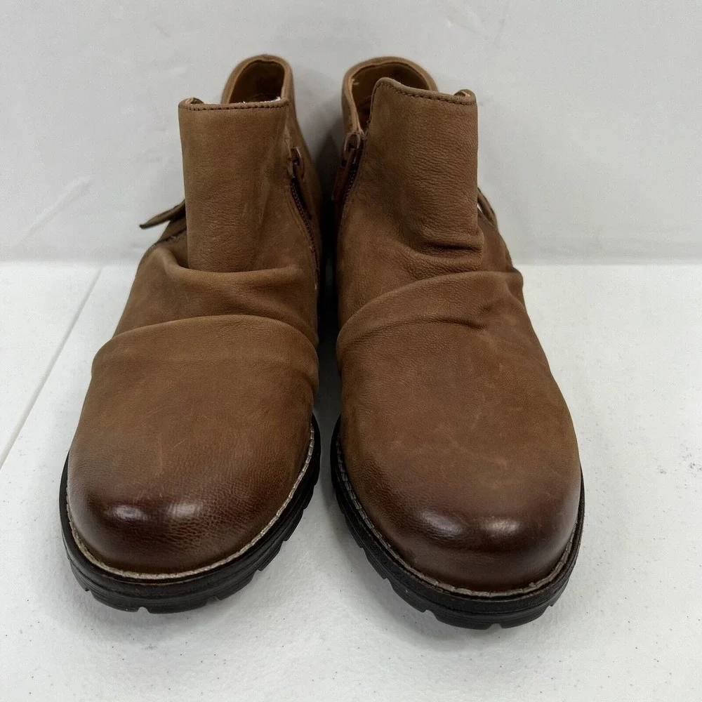 Clarks Size 6.5 Clarkwell Boots Brown Leather Side Zip Booties Comfort Women's